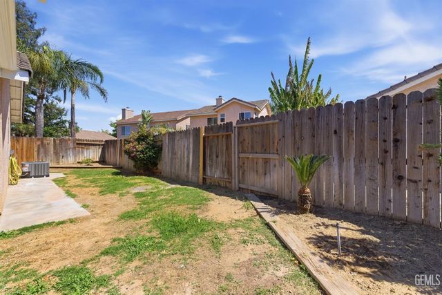 8319 Hemlock Court, Bakersfield, CA 93311