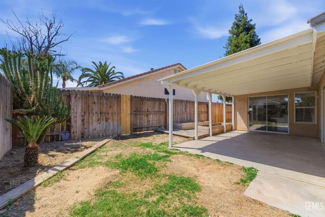 8319 Hemlock Court, Bakersfield, CA 93311