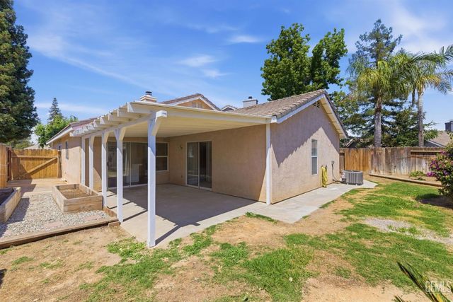 8319 Hemlock Court, Bakersfield, CA 93311