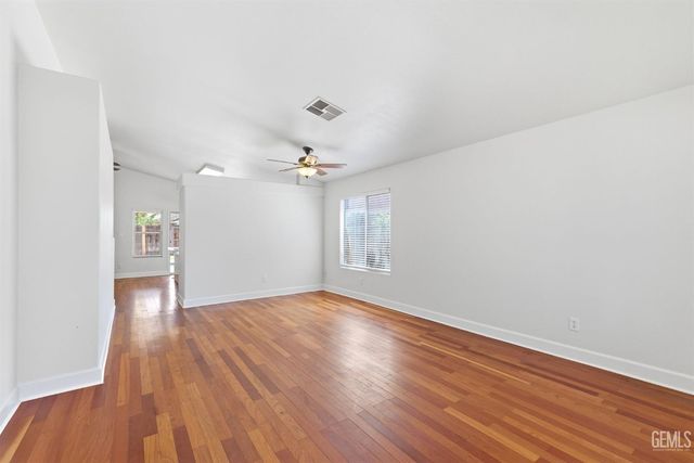 8319 Hemlock Court, Bakersfield, CA 93311