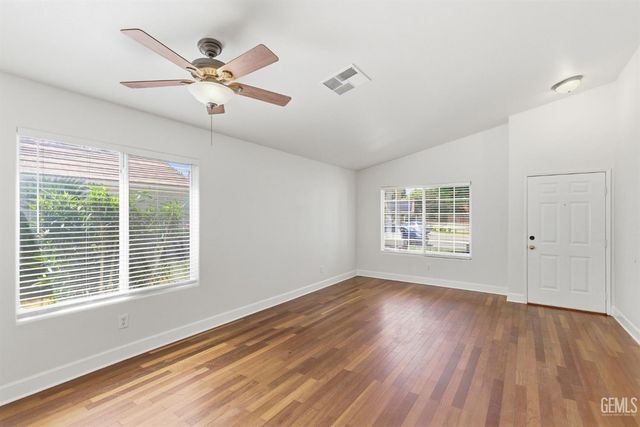 8319 Hemlock Court, Bakersfield, CA 93311