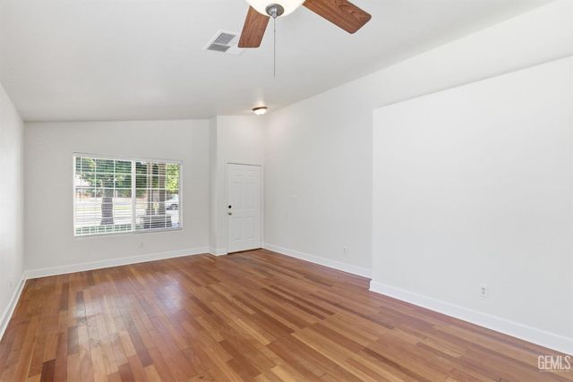 8319 Hemlock Court, Bakersfield, CA 93311