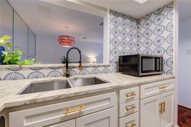 939 Wax Myrtle Lane, Houston, TX 77079