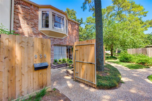 939 Wax Myrtle Lane, Houston, TX 77079