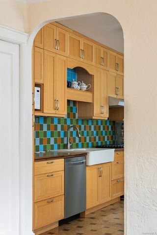 2536 Lurting Avenue, Bronx, NY 10469