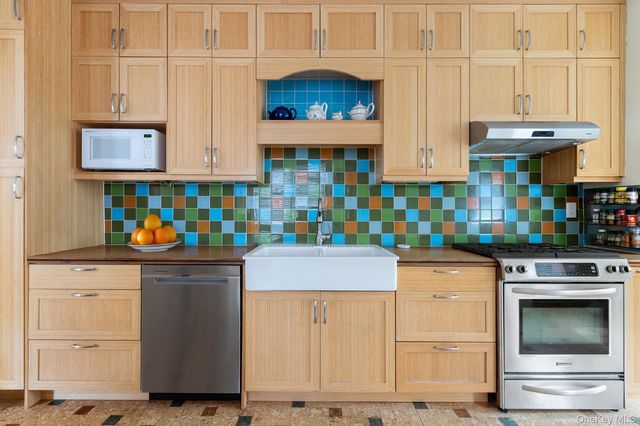 2536 Lurting Avenue, Bronx, NY 10469