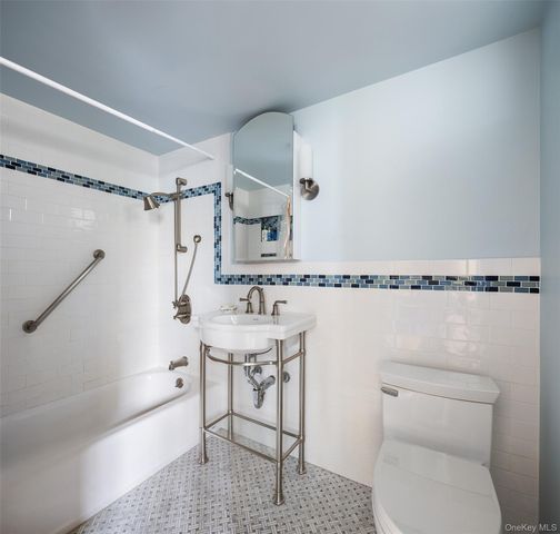 2536 Lurting Avenue, Bronx, NY 10469