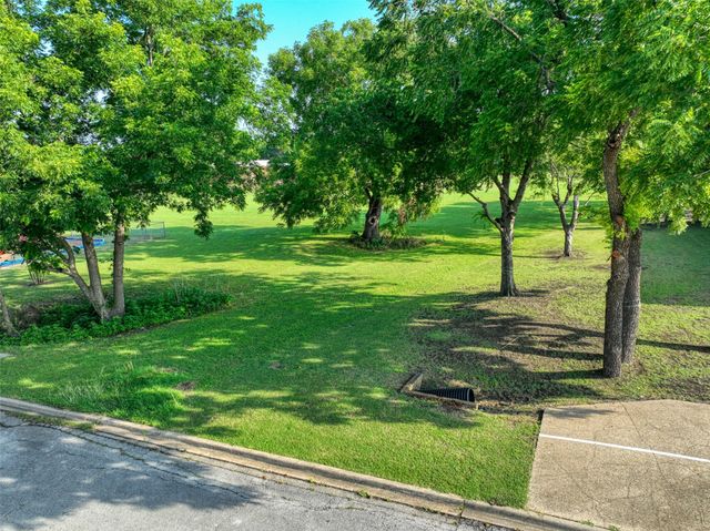 723 E Main Street, Lancaster, TX 75146