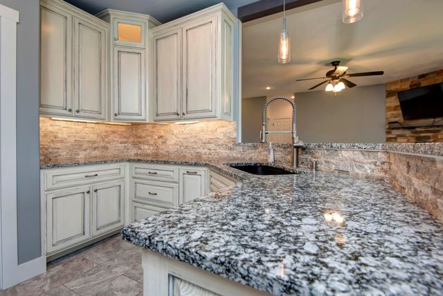 5662 E Gatehouse Drive, Strafford, MO 65757