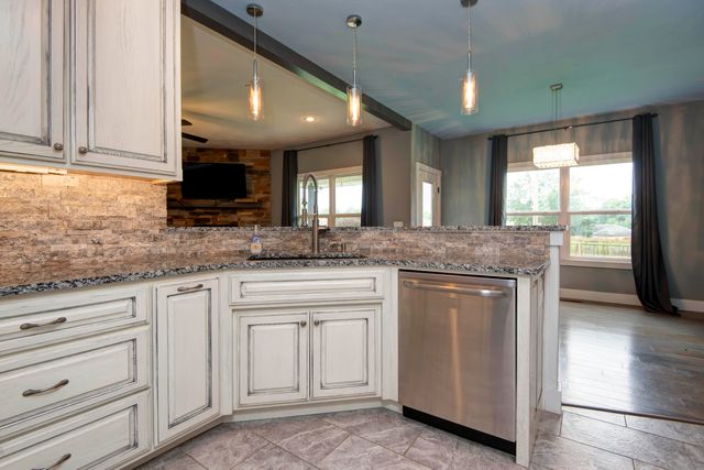 5662 E Gatehouse Drive, Strafford, MO 65757