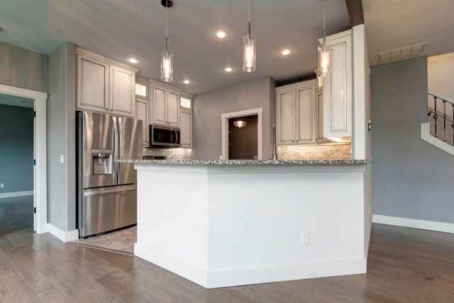 5662 E Gatehouse Drive, Strafford, MO 65757