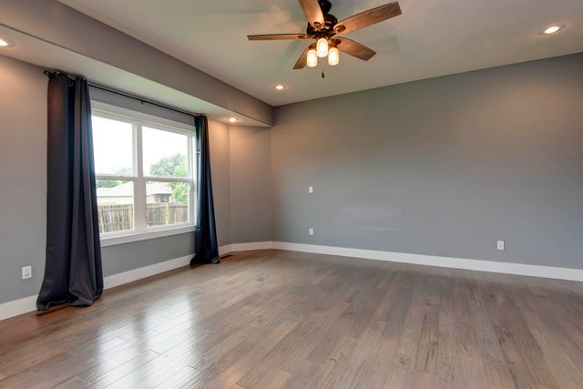 5662 E Gatehouse Drive, Strafford, MO 65757