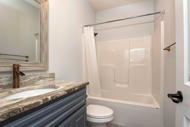 5662 E Gatehouse Drive, Strafford, MO 65757