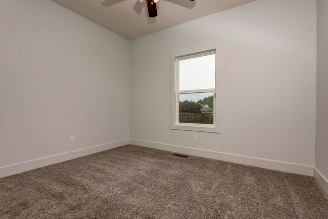 5662 E Gatehouse Drive, Strafford, MO 65757