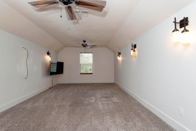 5662 E Gatehouse Drive, Strafford, MO 65757