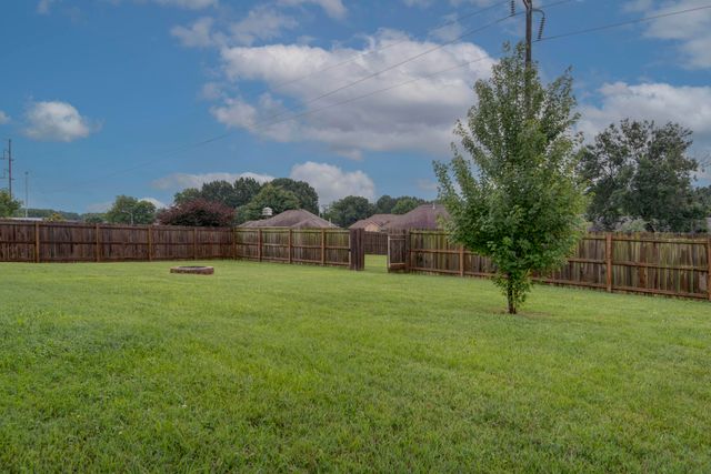 5662 E Gatehouse Drive, Strafford, MO 65757