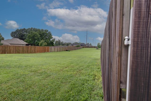 5662 E Gatehouse Drive, Strafford, MO 65757