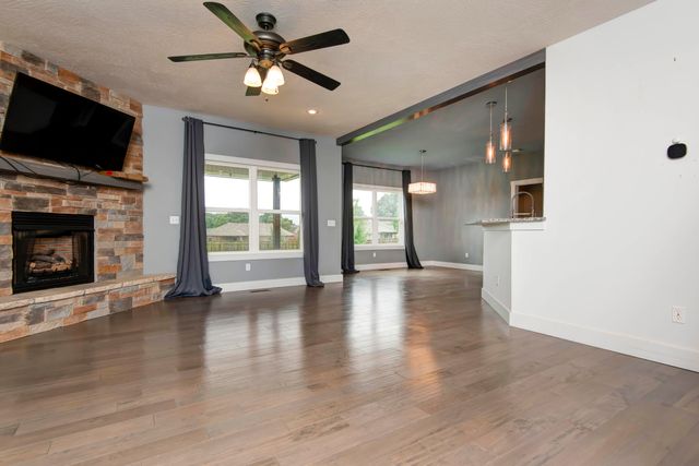 5662 E Gatehouse Drive, Strafford, MO 65757