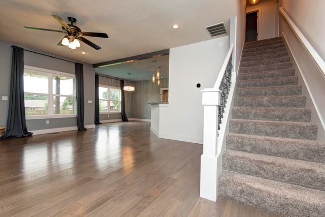 5662 E Gatehouse Drive, Strafford, MO 65757