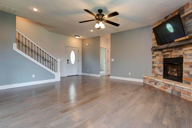 5662 E Gatehouse Drive, Strafford, MO 65757