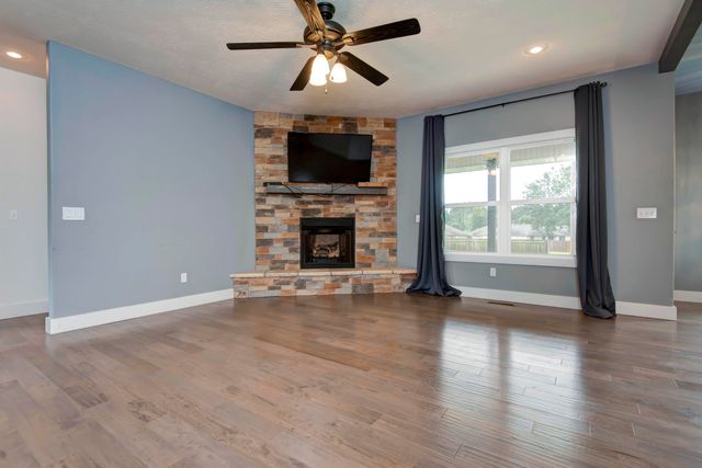5662 E Gatehouse Drive, Strafford, MO 65757