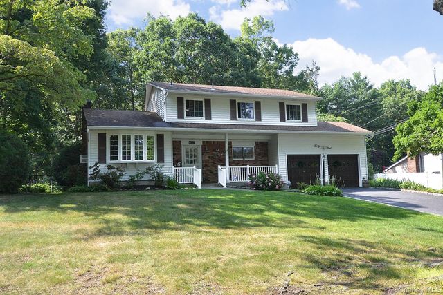 39 Sheryl Crescent, Smithtown, NY 11787