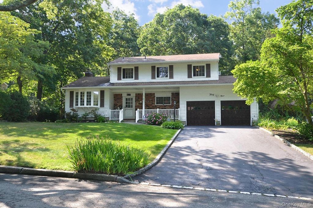 39 Sheryl Crescent, Smithtown, NY 11787