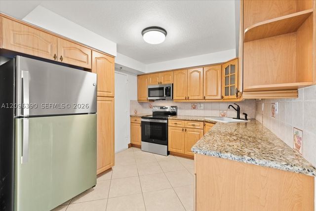 2780 NE 183rd St 1207, Aventura, FL 33160