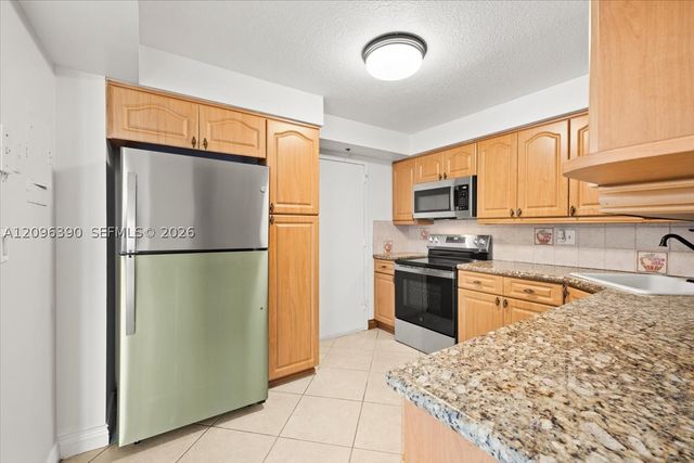 2780 NE 183rd St 1207, Aventura, FL 33160