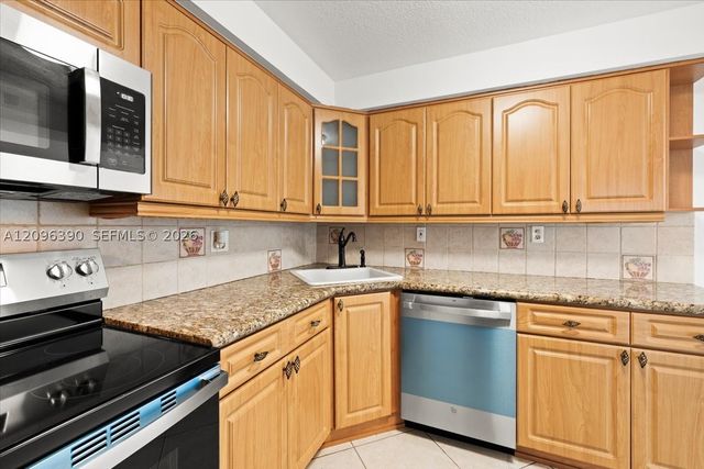 2780 NE 183rd St 1207, Aventura, FL 33160
