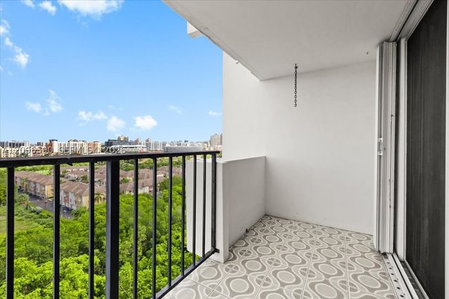 2780 NE 183rd St 1207, Aventura, FL 33160