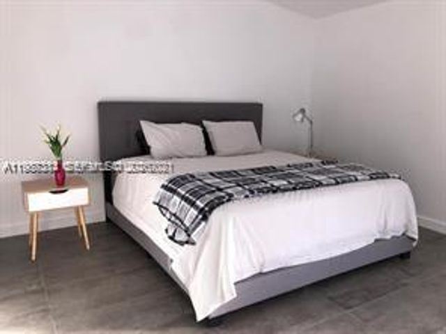 534 NE 195th St, Miami, FL 33179