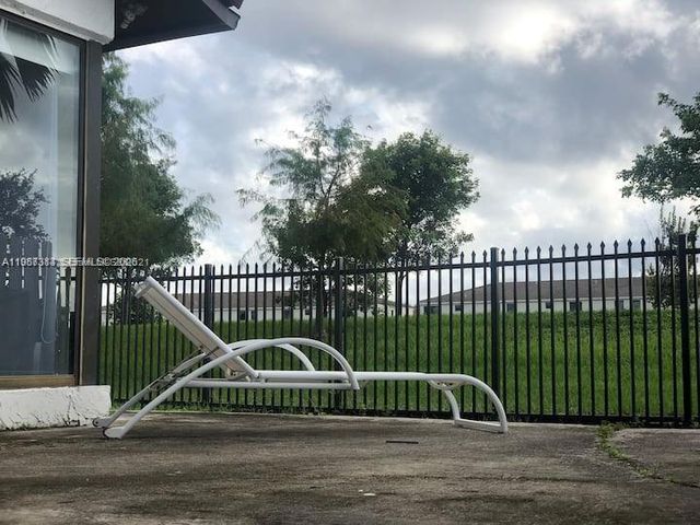 534 NE 195th St, Miami, FL 33179