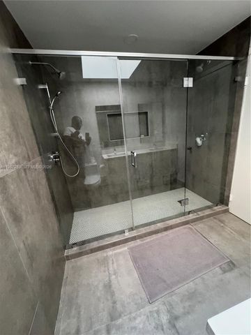 534 NE 195th St, Miami, FL 33179