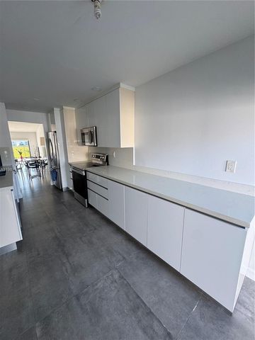 534 NE 195th St, Miami, FL 33179