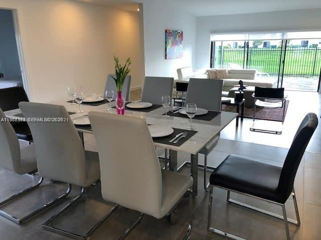 534 NE 195th St, Miami, FL 33179