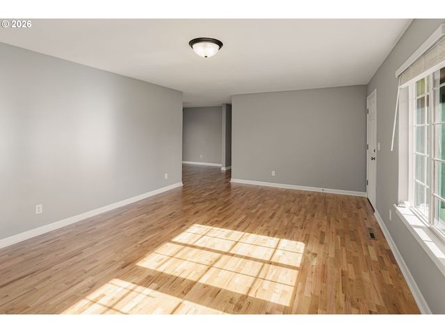 3735 HARLOW Rd, Eugene, OR 97401