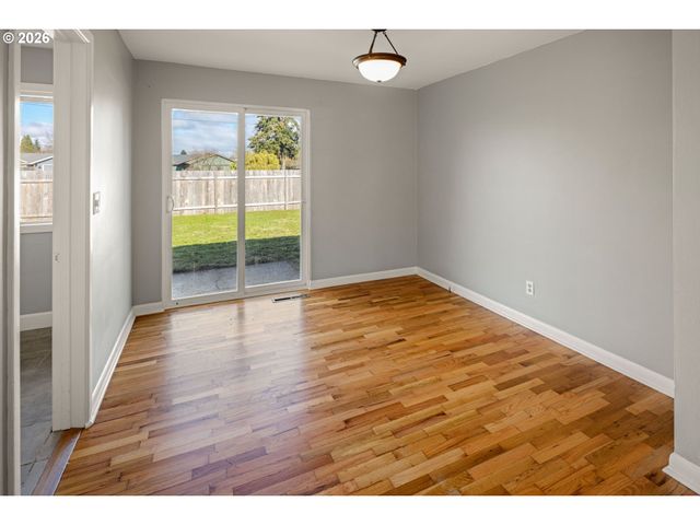 3735 HARLOW Rd, Eugene, OR 97401