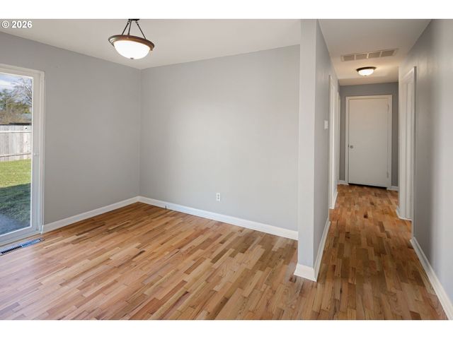 3735 HARLOW Rd, Eugene, OR 97401