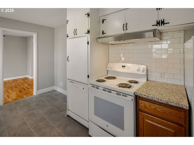 3735 HARLOW Rd, Eugene, OR 97401