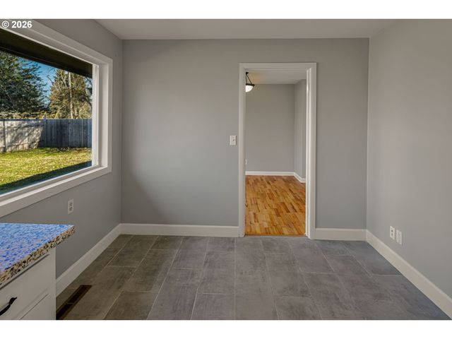 3735 HARLOW Rd, Eugene, OR 97401