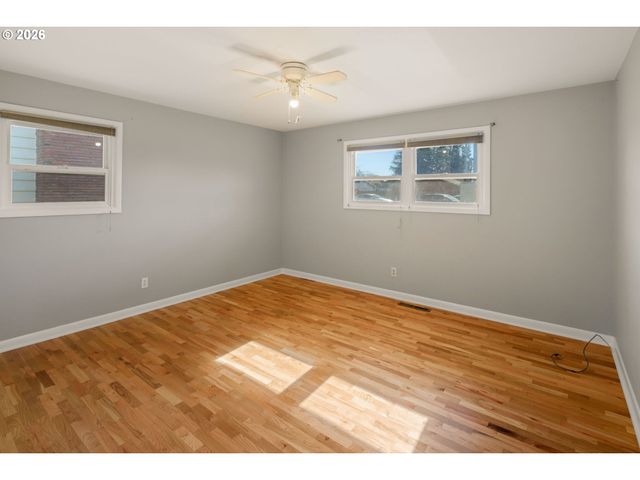 3735 HARLOW Rd, Eugene, OR 97401