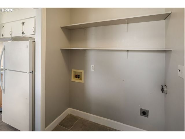 3735 HARLOW Rd, Eugene, OR 97401