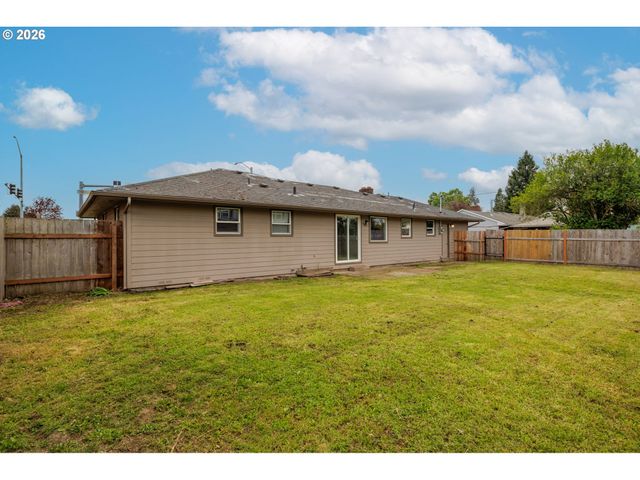 3735 HARLOW Rd, Eugene, OR 97401