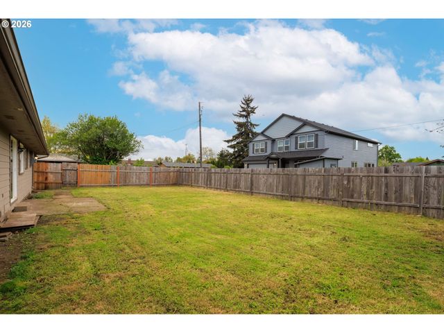 3735 HARLOW Rd, Eugene, OR 97401