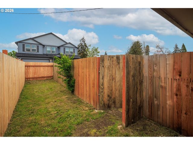 3735 HARLOW Rd, Eugene, OR 97401