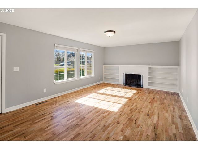 3735 HARLOW Rd, Eugene, OR 97401