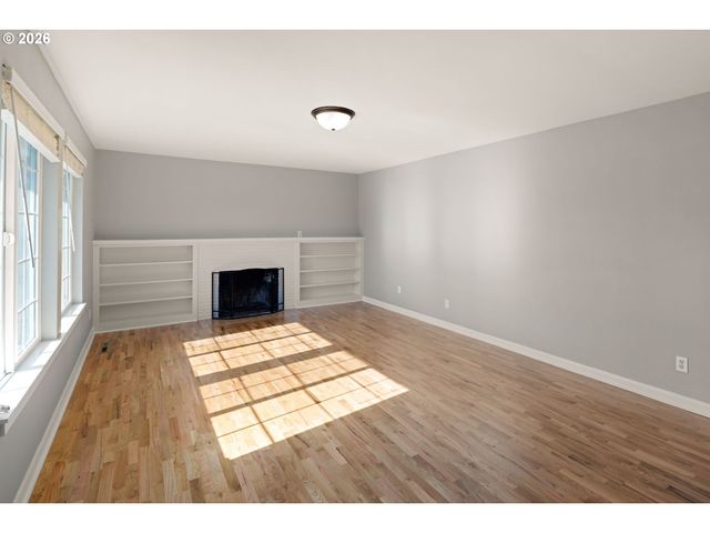 3735 HARLOW Rd, Eugene, OR 97401