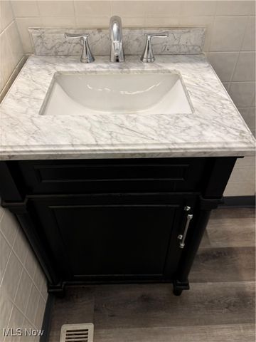 216 Moore Road, Avon Lake, OH 44012