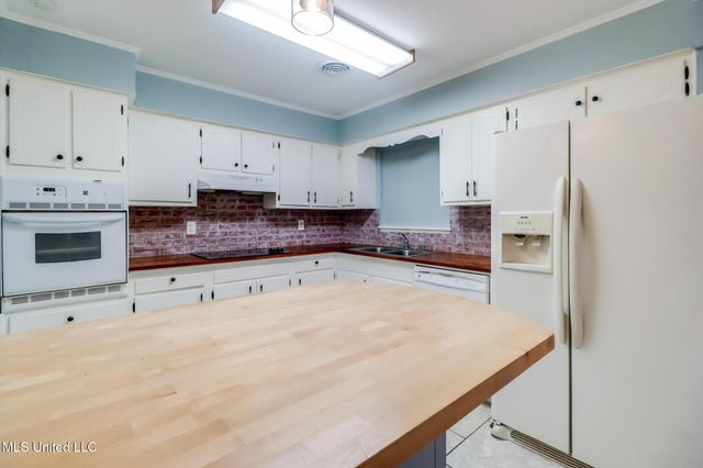 323 Carter Road, Biloxi, MS 39531